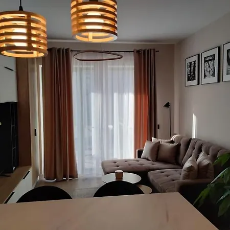 Hospitality By The Lake Apartment